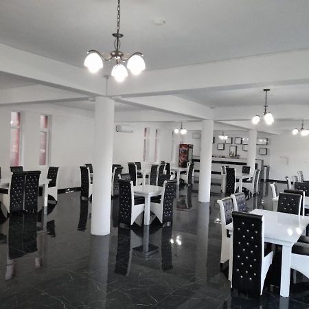 Red House Hotel Orsova Ngoại thất bức ảnh