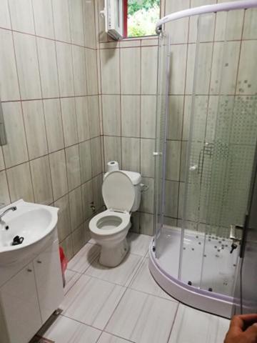 Red House Hotel Orsova Ngoại thất bức ảnh
