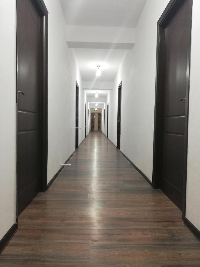 Red House Hotel Orsova Ngoại thất bức ảnh